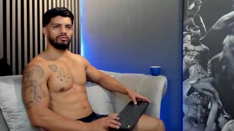 Snapshot of dann_saenz chatting on December 28, 12:47 pm Dann saenz online show from December 28, 12:47 pm