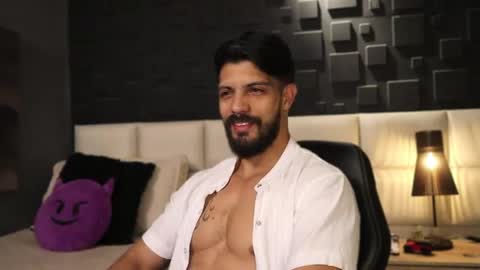 Snapshot of dann_saenz chatting on February 15, 10:22 pm Dann saenz online show from February 15, 10:22 pm