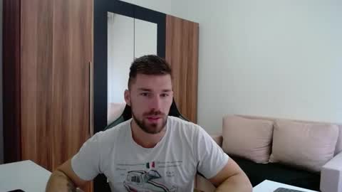 darius_94 online show from March 2, 7:09 am