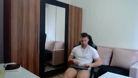 darius_94 online show from April 17, 6:38 am