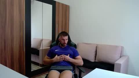 darius_94 online show from October 23, 1:14 pm