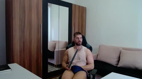 darius_94 online show from June 3, 7:10 am