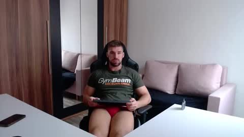 darius_94 online show from October 12, 1:27 pm