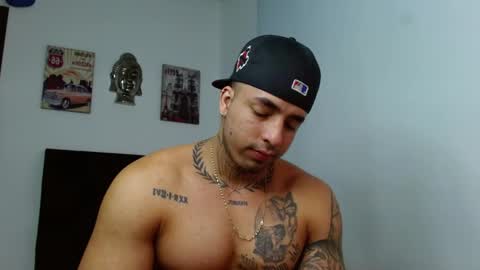 Snapshot of darius_phoenix chatting on October 19, 12:48 am Darius Phoenix online show from October 19, 12:48 am