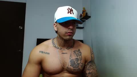 Darius Phoenix  online show from December 3, 11:33 pm