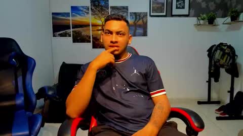 dark_boy02 online show from November 29, 7:38 pm