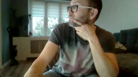 Snapshot of darkhaired34 chatting on December 13, 6:53 am darkhaired34 online show from December 13, 6:53 am