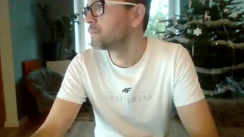 Snapshot of darkhaired34 chatting on December 30, 7:37 am darkhaired34 online show from December 30, 7:37 am