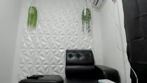 darkknightx01 online show from December 5, 3:35 am