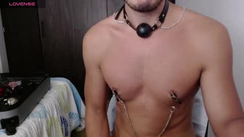 Snapshot of dave02_ chatting on January 6, 10:37 pm David online show from January 6, 10:37 pm