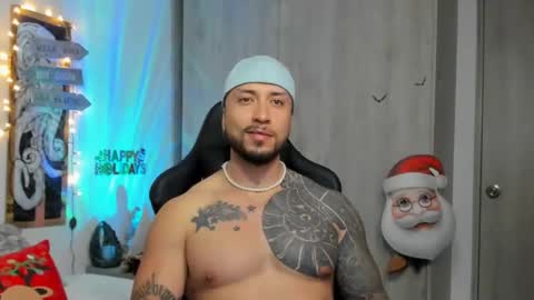 Snapshot of dave_max93 chatting on December 29, 2:17 am DAVE MAX online show from December 29, 2:17 am