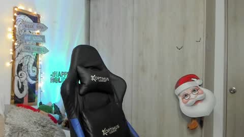 Snapshot of dave_max93 chatting on December 29, 4:51 pm DAVE MAX online show from December 29, 4:51 pm