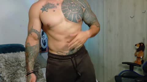 Snapshot of dave_max93 chatting on February 3, 4:41 pm DAVE MAX online show from February 3, 4:41 pm