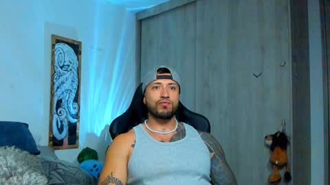 Snapshot of dave_max93 chatting on January 18, 4:08 am DAVE MAX online show from January 18, 4:08 am