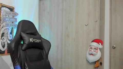 Snapshot of dave_max93 chatting on December 18, 4:39 pm DAVE MAX online show from December 18, 4:39 pm