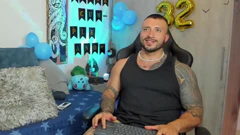 Snapshot of dave_max93 chatting on February 26, 2:26 am DAVE MAX online show from February 26, 2:26 am