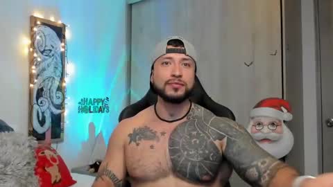 Snapshot of dave_max93 chatting on December 13, 2:21 am DAVE MAX online show from December 13, 2:21 am