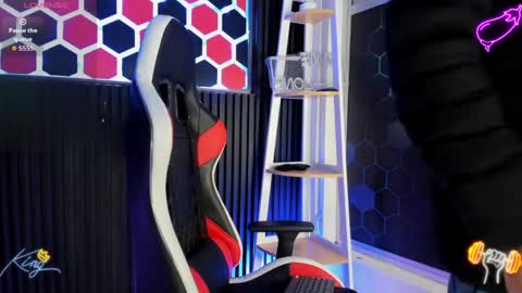 David online show from April 20, 12:30 pm