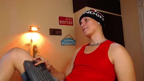 Snapshot of david_neill chatting on January 9, 12:46 am David Neill online show from January 9, 12:46 am