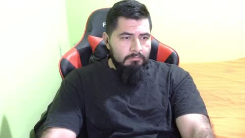 Snapshot of daviddelz chatting on December 13, 5:16 am David online show from December 13, 5:16 am