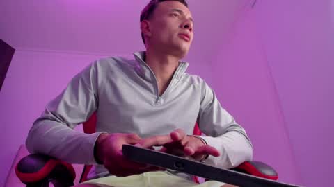 davis online show from April 14, 3:06 am