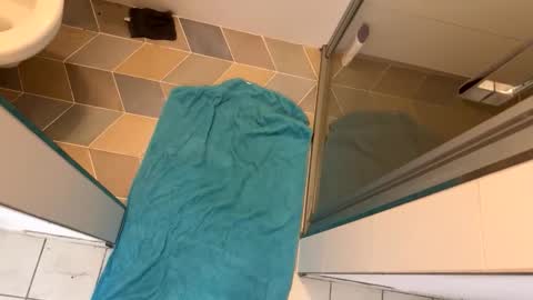 Hornybear online show from January 18, 9:33 am