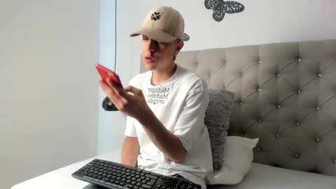 Snapshot of dei_v_48 chatting on February 10, 7:28 pm DEIVY online show from February 10, 7:28 pm