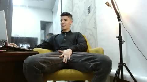 Snapshot of delglo chatting on October 3, 8:41 am delglo online show from October 3, 8:41 am