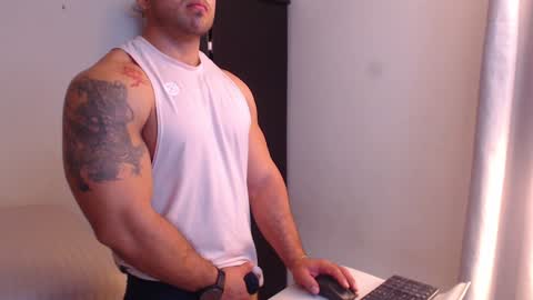 Snapshot of derek_group chatting on January 10, 11:29 pm Derek online show from January 10, 11:29 pm