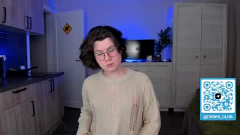 Derek online show from June 3, 9:42 pm