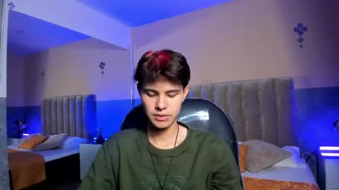 derek_sinn online show from April 15, 9:59 pm