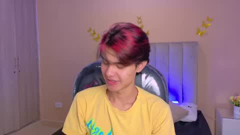 derek_sinn online show from July 21, 4:14 am
