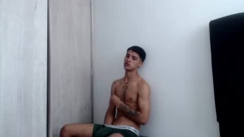 derek_star_ online show from June 25, 4:01 pm