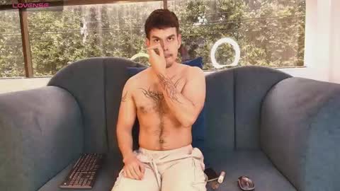 derek_voss online show from June 17, 1:35 pm