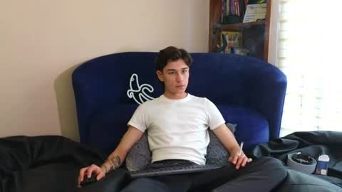 Derek online show from June 16, 9:28 pm