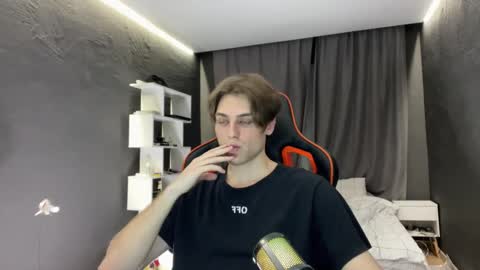 devilnut1 online show from November 21, 4:50 pm