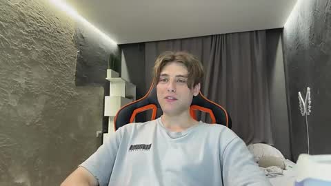 devilnut1 online show from June 5, 8:09 am