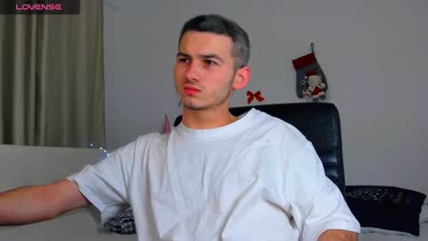 devin_ho online show from December 29, 7:43 pm