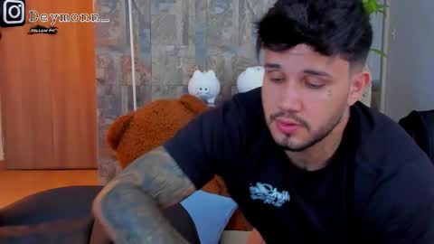 Snapshot of deymon_scott chatting on October 20, 5:06 pm JULIAN online show from October 20, 5:06 pm
