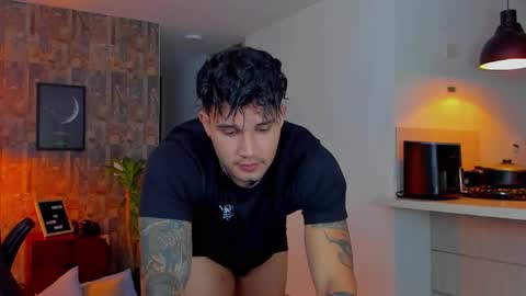 JULIAN online show from November 17, 11:30 pm