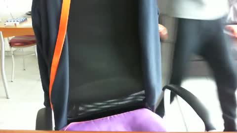 didonc from france..... online show from February 15, 11:18 am