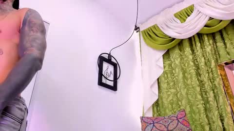 dilan_scootk_ online show from December 15, 7:44 pm