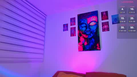 Julian Independent Model online show from February 18, 1:15 am