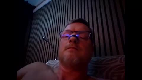 dirkkie1975 online show from April 4, 10:18 pm