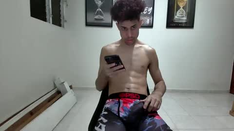 DollarHot30 online show from February 1, 8:39 am