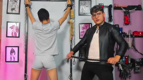 Snapshot of dom2travelers_sm chatting on February 20, 1:40 pm Diego Castell online show from February 20, 1:40 pm