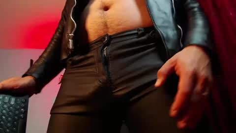 Snapshot of dom2travelers_sm chatting on September 10, 4:27 pm Diego Castell online show from September 10, 4:27 pm