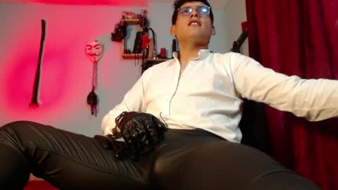 Snapshot of dom2travelers_sm chatting on September 9, 3:55 pm Diego Castell online show from September 9, 3:55 pm