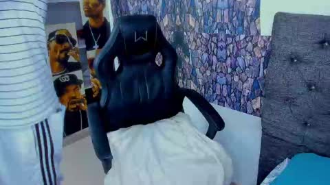 Snapshot of dominic_smith_ chatting on February 16, 2:22 am dominic_smith_ online show from February 16, 2:22 am