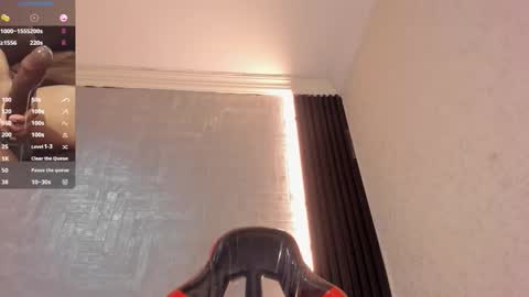 Snapshot of dominicsccott chatting on October 9, 1:05 pm Dominicscott online show from October 9, 1:05 pm